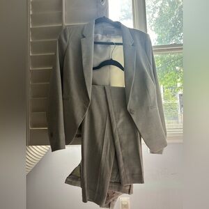 H&M Women’s light grey suit